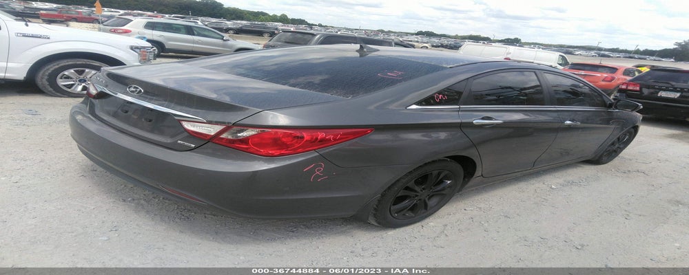 5NPEC4AC9BH124335 2011 HYUNDAI SONATA photo no. 4