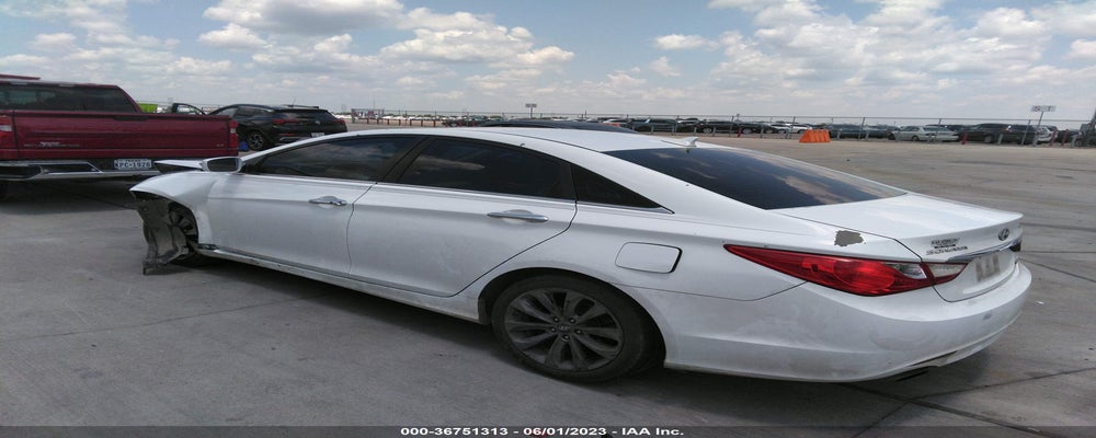 5NPEC4AB7BH264889 2011 HYUNDAI SONATA photo no. 3