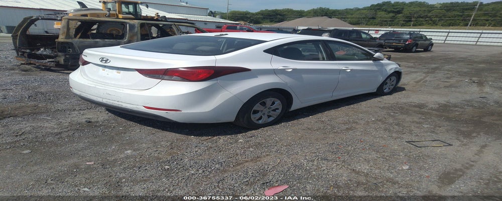 5NPDH4AE8GH677239 2016 HYUNDAI ELANTRA photo no. 4
