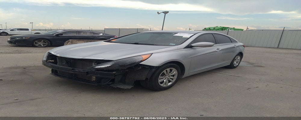 5NPEB4AC7BH226364 2011 HYUNDAI SONATA photo no. 2