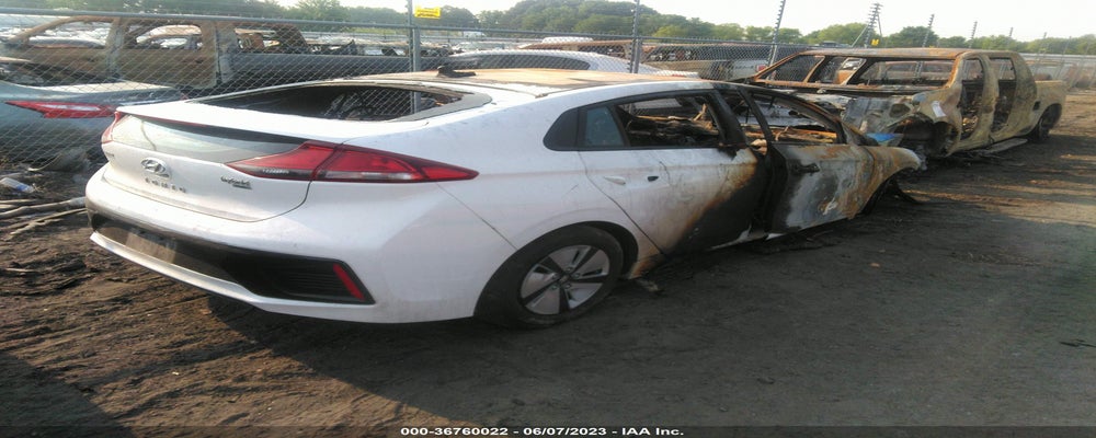 KMHC65LC3HU029264 2017 HYUNDAI IONIQ HYBRID photo no. 4