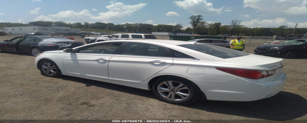5NPEC4AC5DH733148 2013 HYUNDAI SONATA photo no. 3