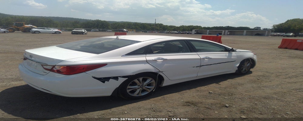 5NPEC4AC5DH733148 2013 HYUNDAI SONATA photo no. 4