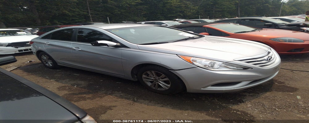 5NPEB4AC6BH203917 2011 HYUNDAI SONATA photo no. 2