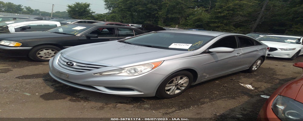 5NPEB4AC6BH203917 2011 HYUNDAI SONATA photo no. 2
