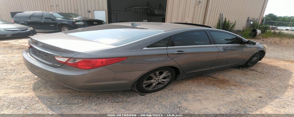 5NPEC4AC8BH220439 2011 HYUNDAI SONATA photo no. 4