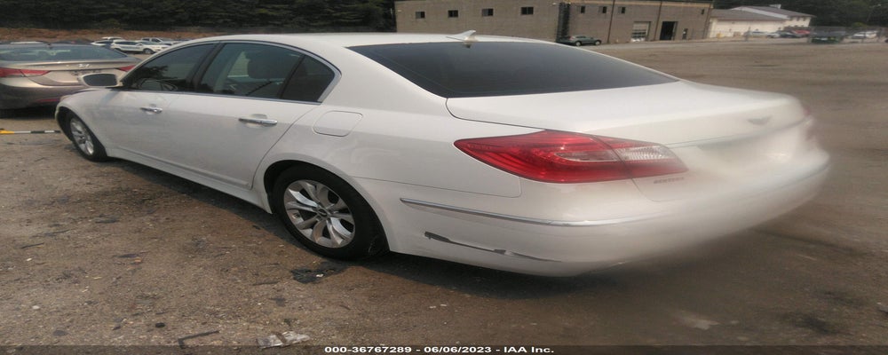 KMHGC4DD3CU183235 2012 HYUNDAI GENESIS photo no. 3