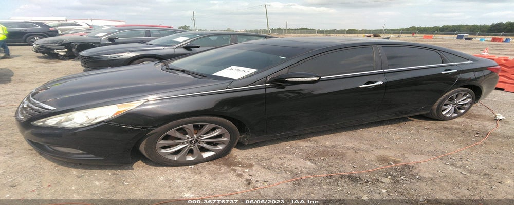 5NPEC4AB9BH186664 2011 HYUNDAI SONATA photo no. 2