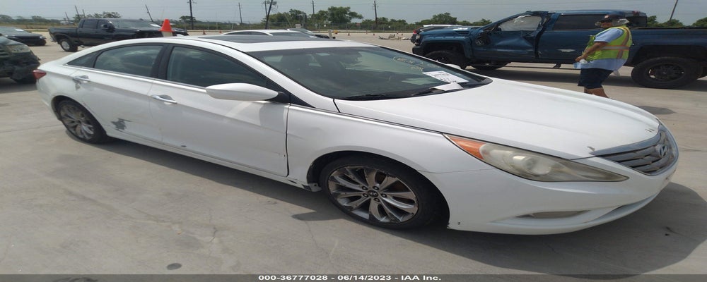 5NPEC4AC1BH067225 2011 HYUNDAI SONATA photo no. 16