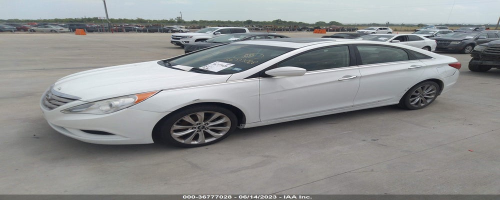 5NPEC4AC1BH067225 2011 HYUNDAI SONATA photo no. 2