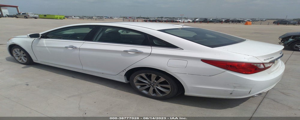 5NPEC4AC1BH067225 2011 HYUNDAI SONATA photo no. 3