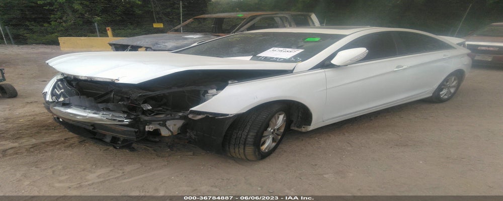 5NPEC4AC5BH139320 2011 HYUNDAI SONATA photo no. 2