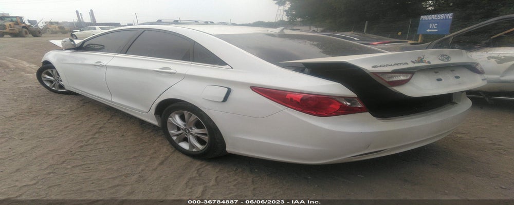 5NPEC4AC5BH139320 2011 HYUNDAI SONATA photo no. 3