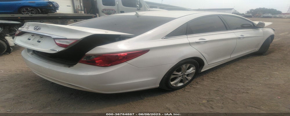 5NPEC4AC5BH139320 2011 HYUNDAI SONATA photo no. 4