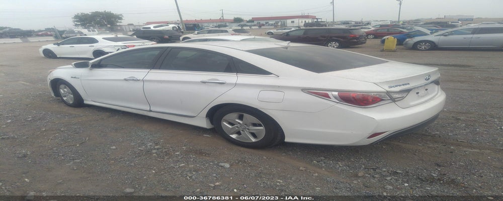 KMHEC4A4XBA005785 2011 HYUNDAI SONATA photo no. 3