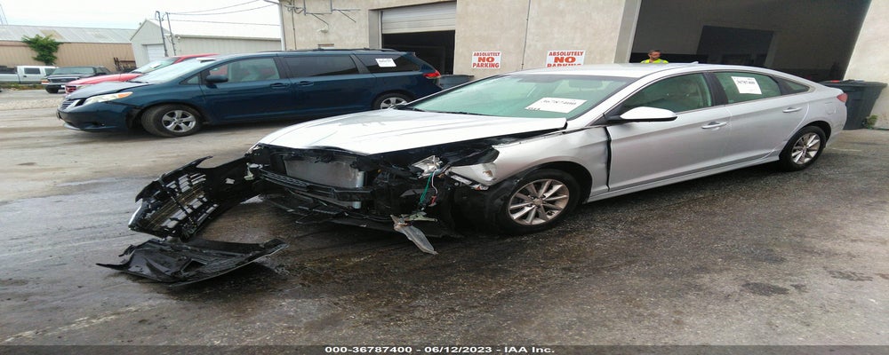 5NPE24AF0JH721143 2018 HYUNDAI SONATA photo no. 2