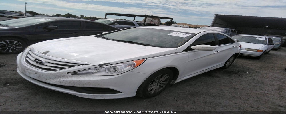 5NPEB4AC8EH901370 2014 HYUNDAI SONATA photo no. 2