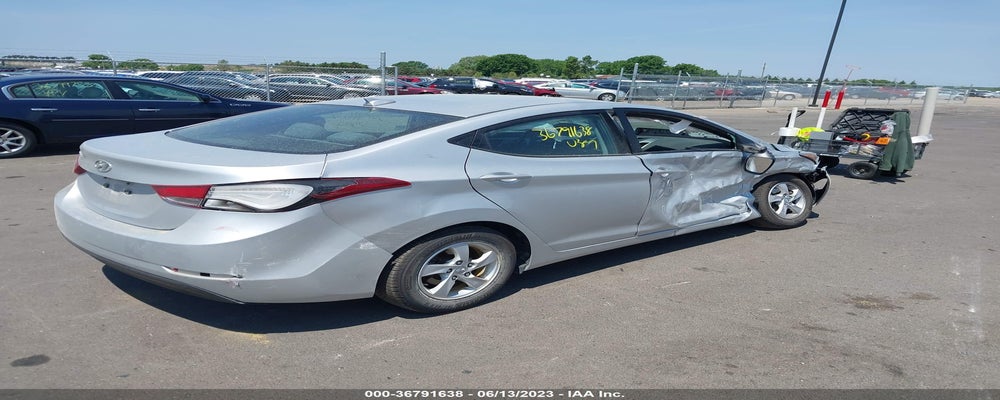 5NPDH4AE3FH649833 2015 HYUNDAI ELANTRA photo no. 4