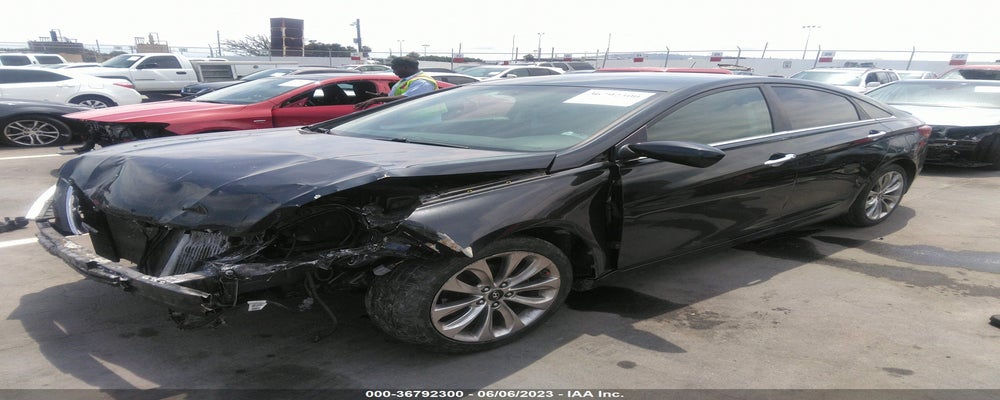 5NPEC4AB6BH177761 2011 HYUNDAI SONATA photo no. 2