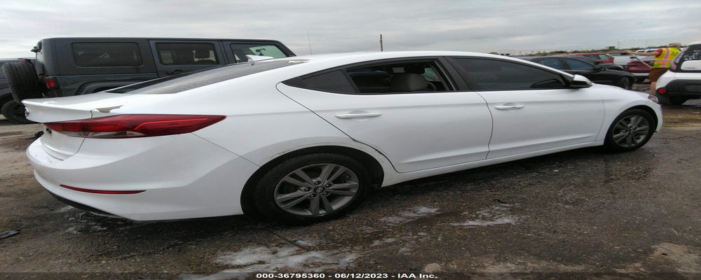 5NPD84LF3HH055624 2017 HYUNDAI ELANTRA photo no. 4
