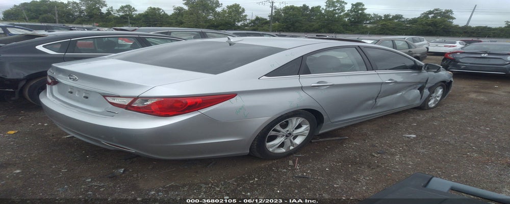5NPEC4AC2BH175885 2011 HYUNDAI SONATA photo no. 4