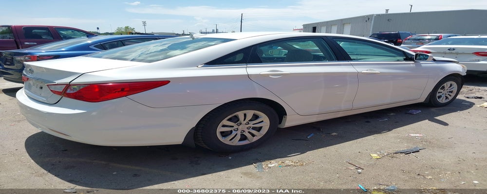5NPEB4AC4BH237032 2011 HYUNDAI SONATA photo no. 4