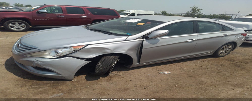 5NPEB4AC1BH067082 2011 HYUNDAI SONATA photo no. 2