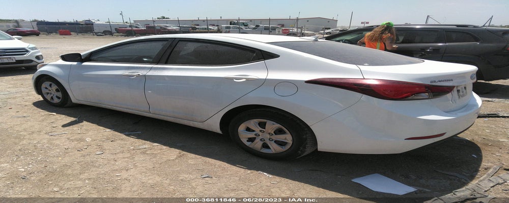 5NPDH4AE1GH752525 2016 HYUNDAI ELANTRA photo no. 3