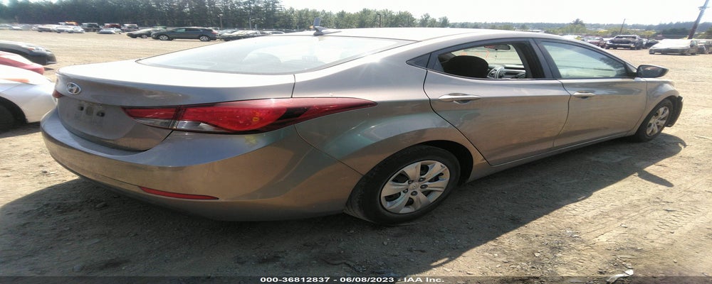 5NPDH4AE2GH702765 2016 HYUNDAI ELANTRA photo no. 4