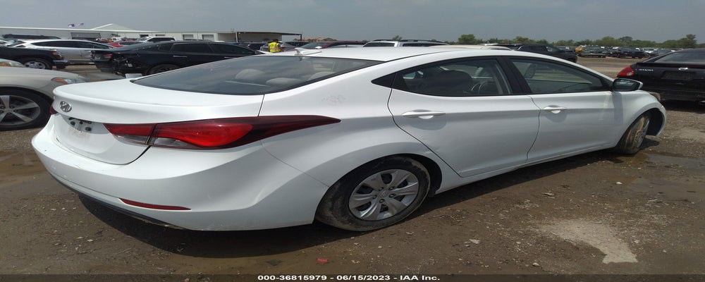 5NPDH4AEXGH698593 2016 HYUNDAI ELANTRA photo no. 4