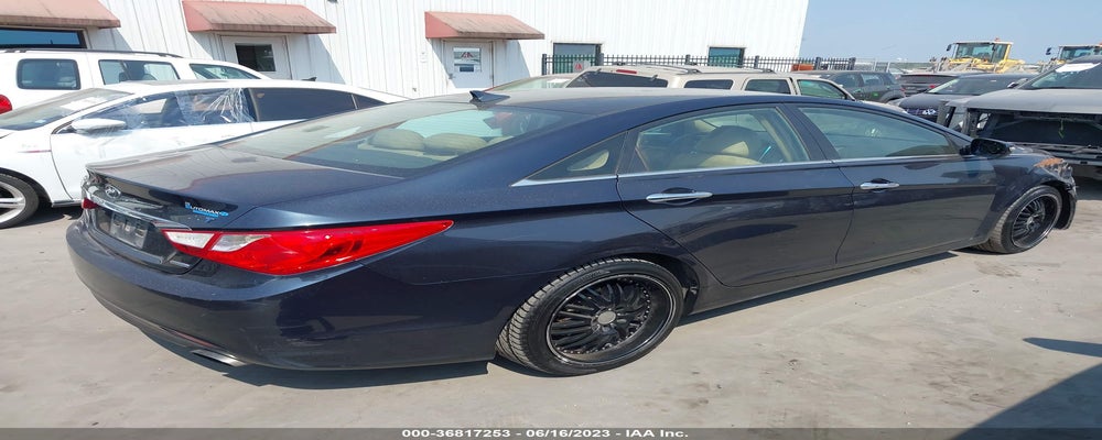 5NPEC4AB2BH220749 2011 HYUNDAI SONATA photo no. 4