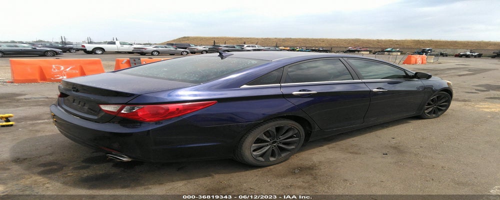 5NPEC4AC2BH066536 2011 HYUNDAI SONATA photo no. 4