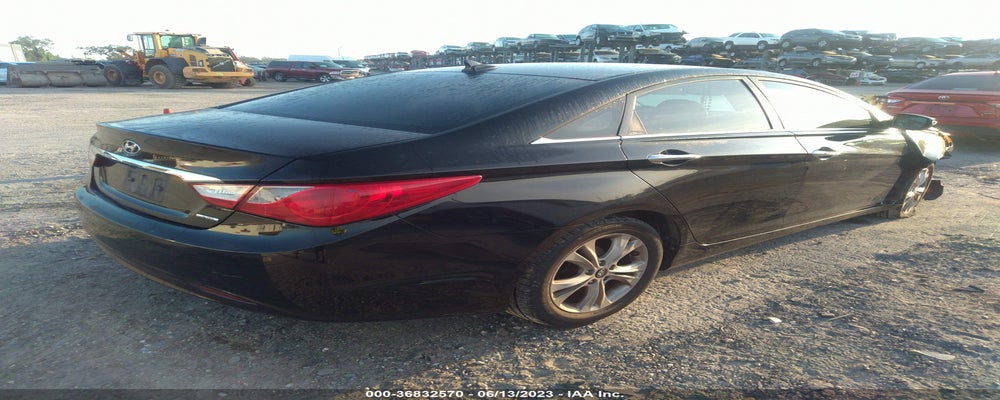 5NPEC4AC1BH307115 2011 HYUNDAI SONATA photo no. 4