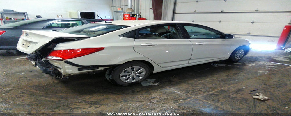 KMHCT4AE3FU933507 2015 HYUNDAI ACCENT photo no. 4