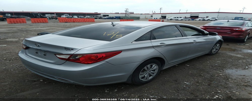 5NPEB4AC0BH149210 2011 HYUNDAI SONATA photo no. 4