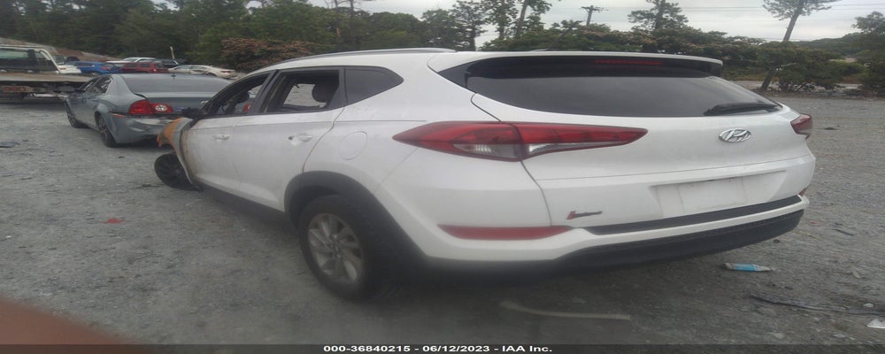 KM8J33A4XGU075138 2016 HYUNDAI TUCSON photo no. 3
