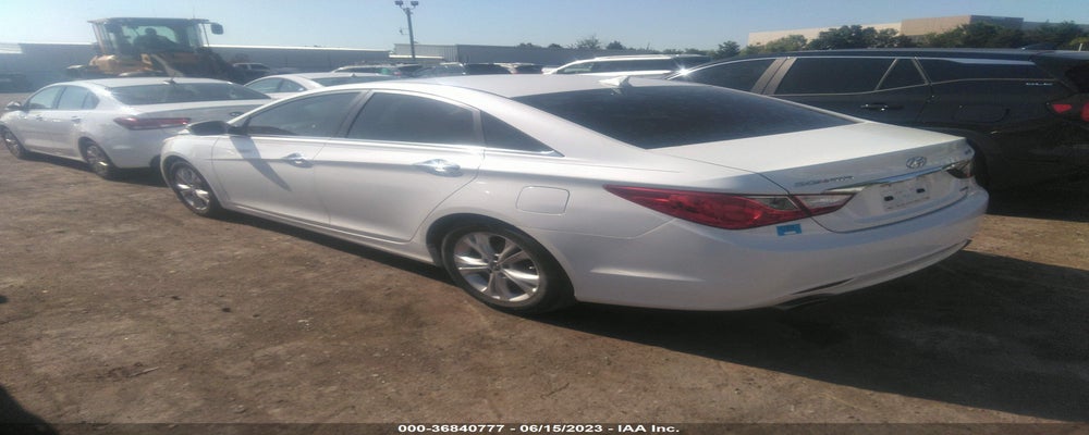 5NPEC4AB8BH307751 2011 HYUNDAI SONATA photo no. 3
