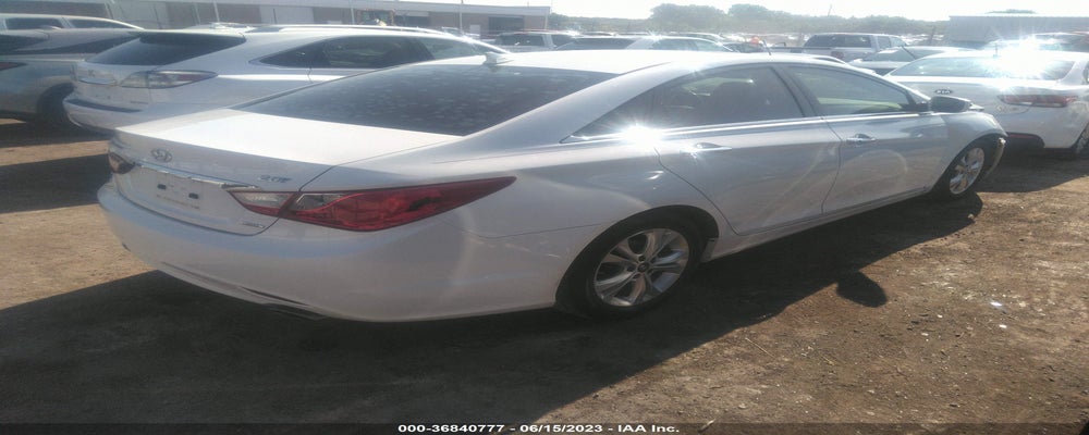 5NPEC4AB8BH307751 2011 HYUNDAI SONATA photo no. 4