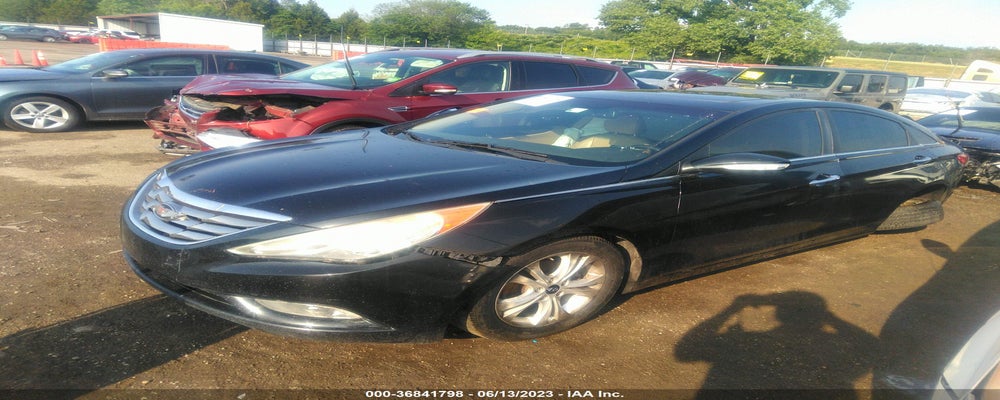 5NPEC4AB1BH306540 2011 HYUNDAI SONATA photo no. 2