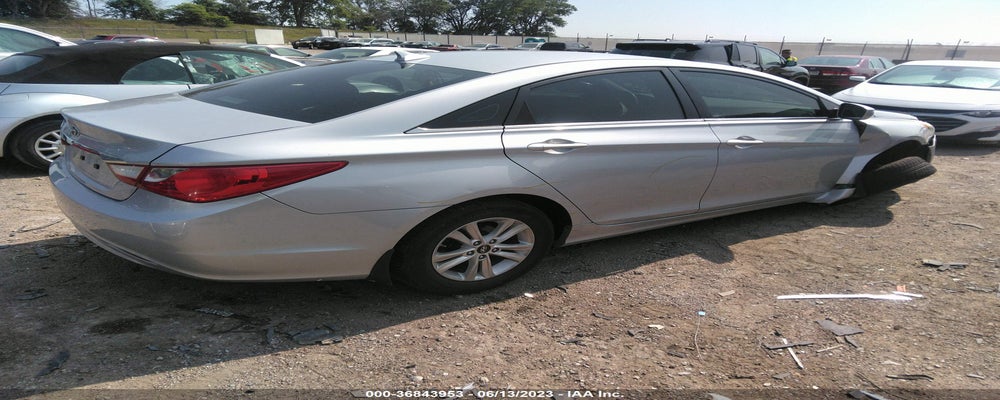 5NPEB4AC5BH155424 2011 HYUNDAI SONATA photo no. 4