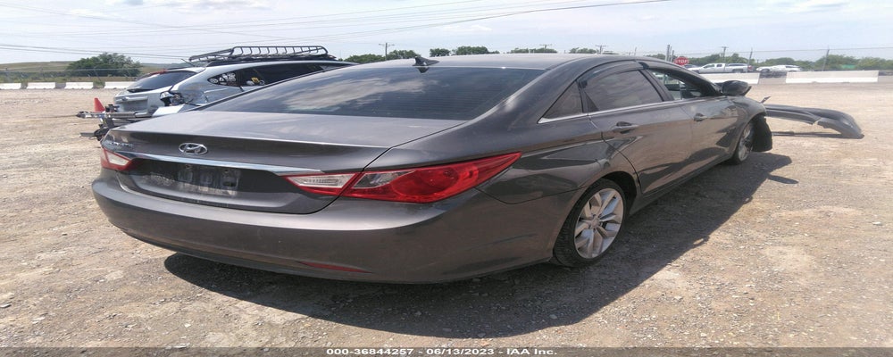 5NPEB4AC2BH035614 2011 HYUNDAI SONATA photo no. 4