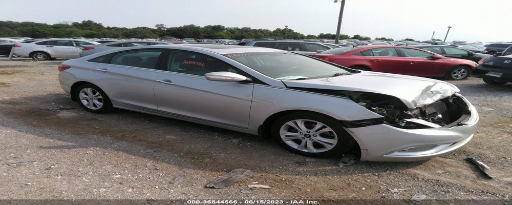 5NPEC4AC8BH109650 2011 HYUNDAI SONATA photo no. 3