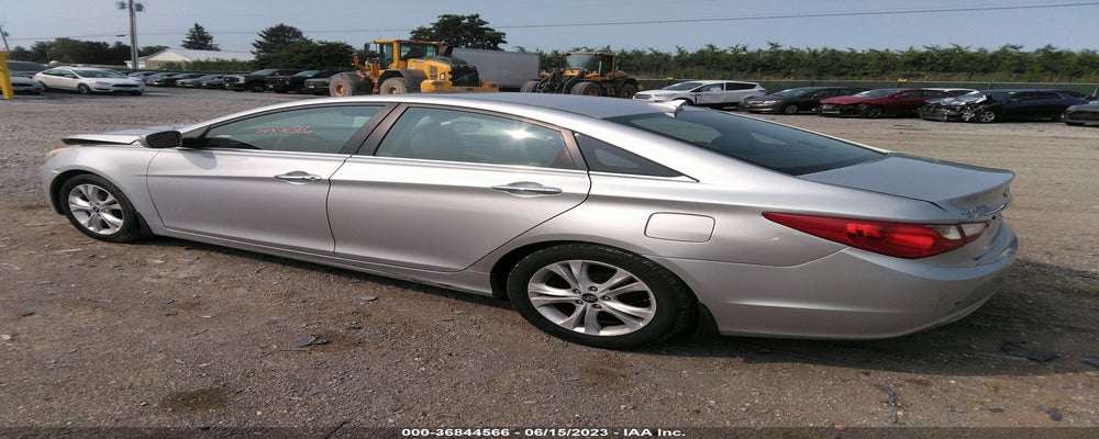 5NPEC4AC8BH109650 2011 HYUNDAI SONATA photo no. 3