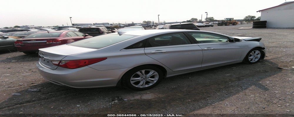 5NPEC4AC8BH109650 2011 HYUNDAI SONATA photo no. 4