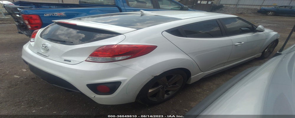 KMHTC6AE9FU232613 2015 HYUNDAI VELOSTER photo no. 4