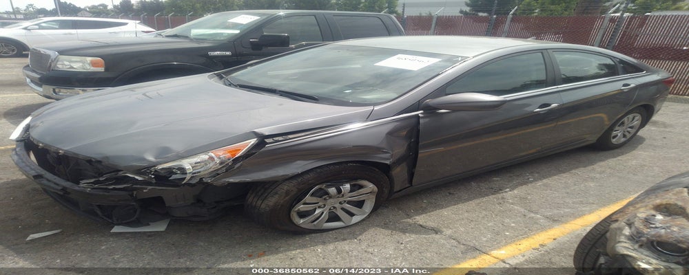 5NPEB4AC8BH078211 2011 HYUNDAI SONATA photo no. 2