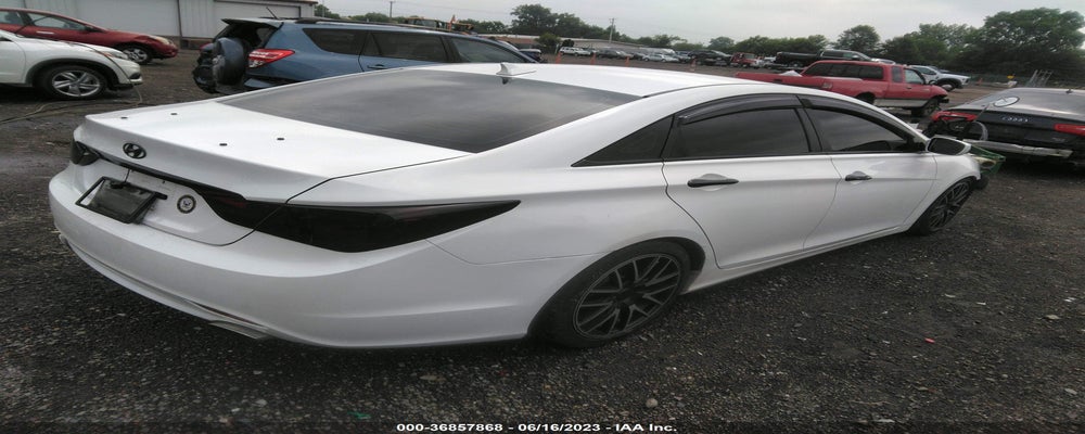 5NPEC4AC7BH155910 2011 HYUNDAI SONATA photo no. 4