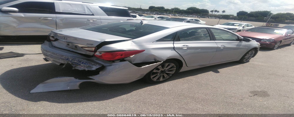 5NPEC4AB6BH213223 2011 HYUNDAI SONATA photo no. 4