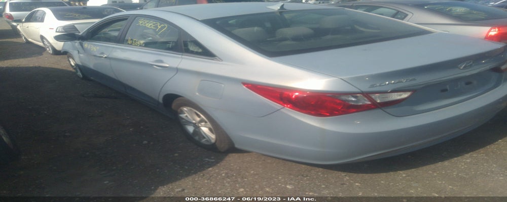 5NPEB4AC2BH033720 2011 HYUNDAI SONATA photo no. 3