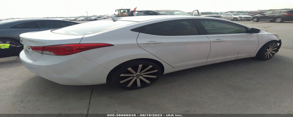 5NPDH4AEXDH307423 2013 HYUNDAI ELANTRA photo no. 4